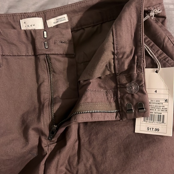 Dark nude shorts with some stretch - Picture 3 of 3